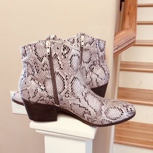 Snakeskin Look Boots Booties Womens 9.5 New Ankle